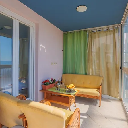 Seaview Znjan 아파트 *